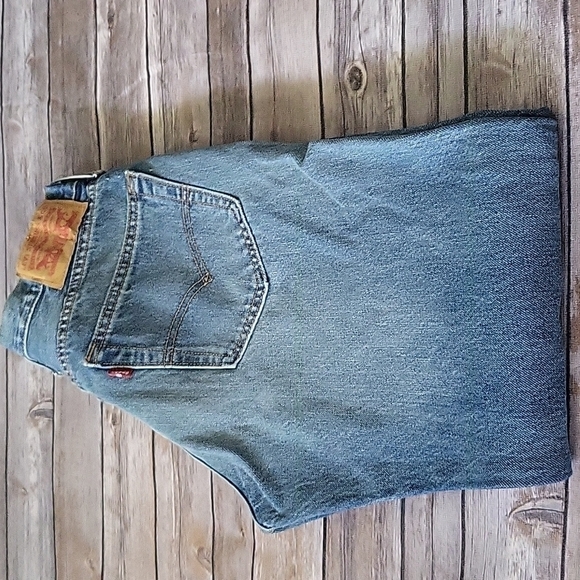 Levi's relaxed fit medium wash jeans with 31" inseam - Picture 6 of 14